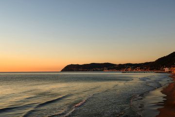 Panorama dalla spiaggia | Colonia Marina di Bra - Casa Vacanze Laigueglia